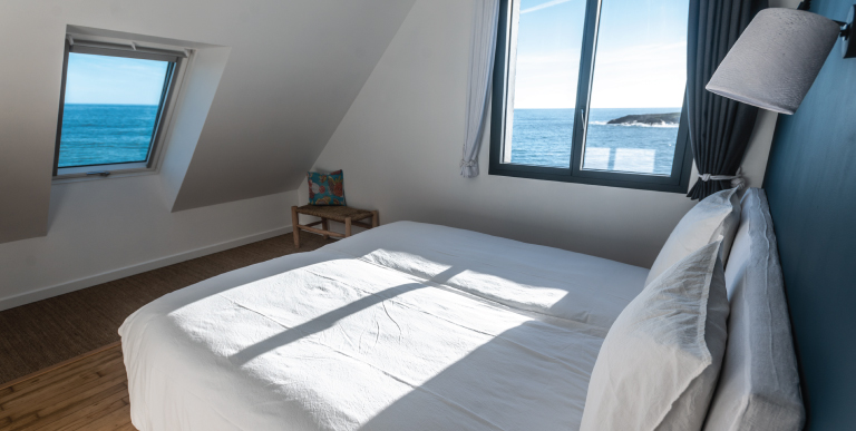 maison-vacances-location-bord-de-mer-intérieur-moderne-3